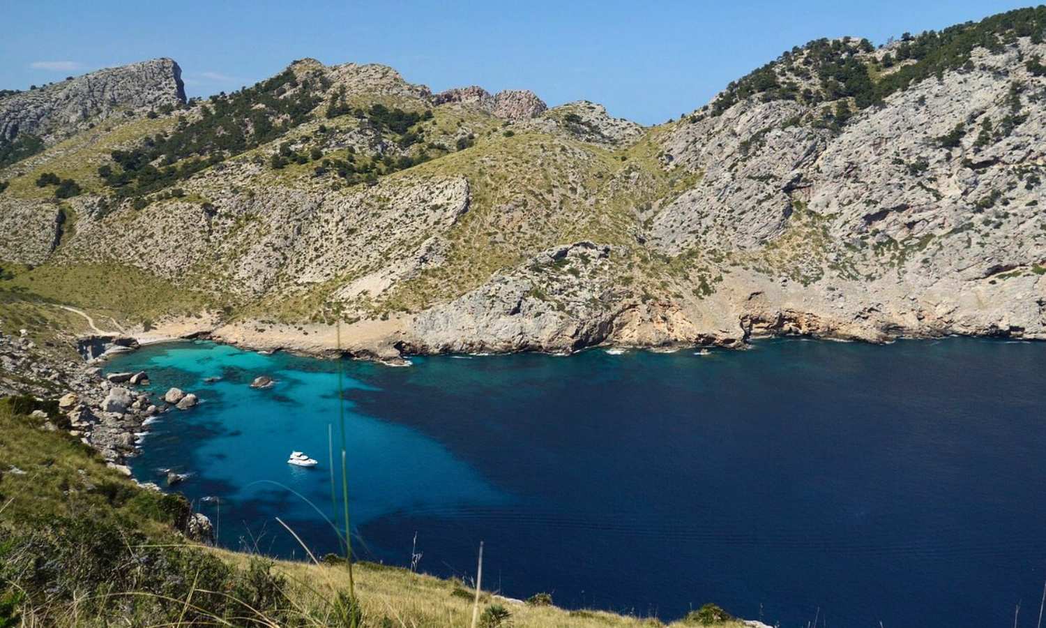 NAKAR HOTEL MALLORCA Top 5 Mediterranean coves in Mallorca - Cala Figuera - Creditos Anton E calas Buchten